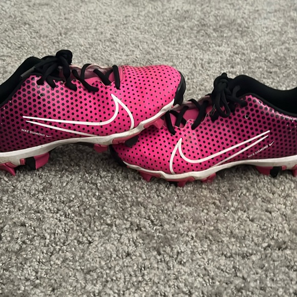 Good soccer cleats if you have a daughter that plays soccer - Picture 1 of 5